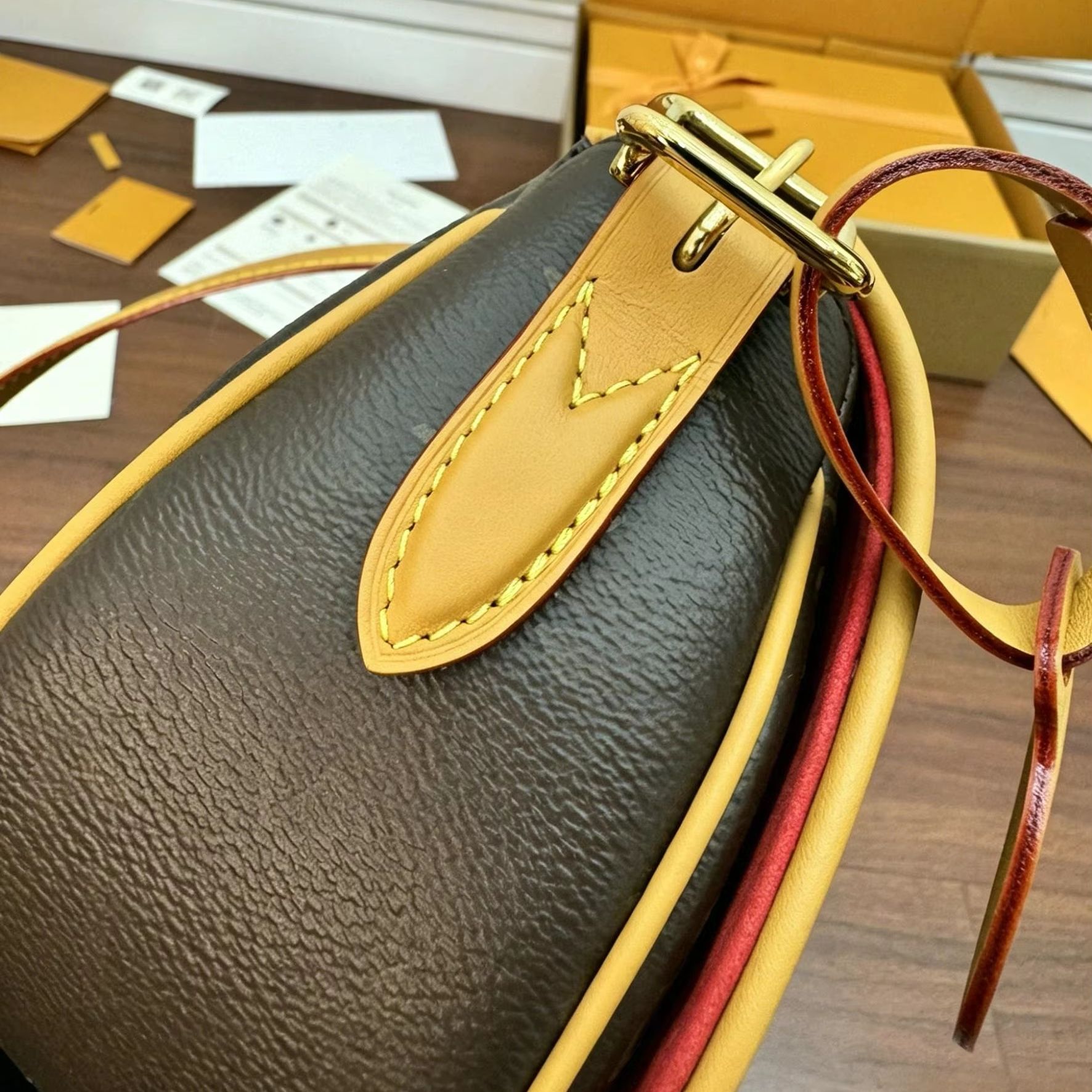 Tote Bag Leather Monogram - Bolso Bandolera Cilíndrico de Lona con