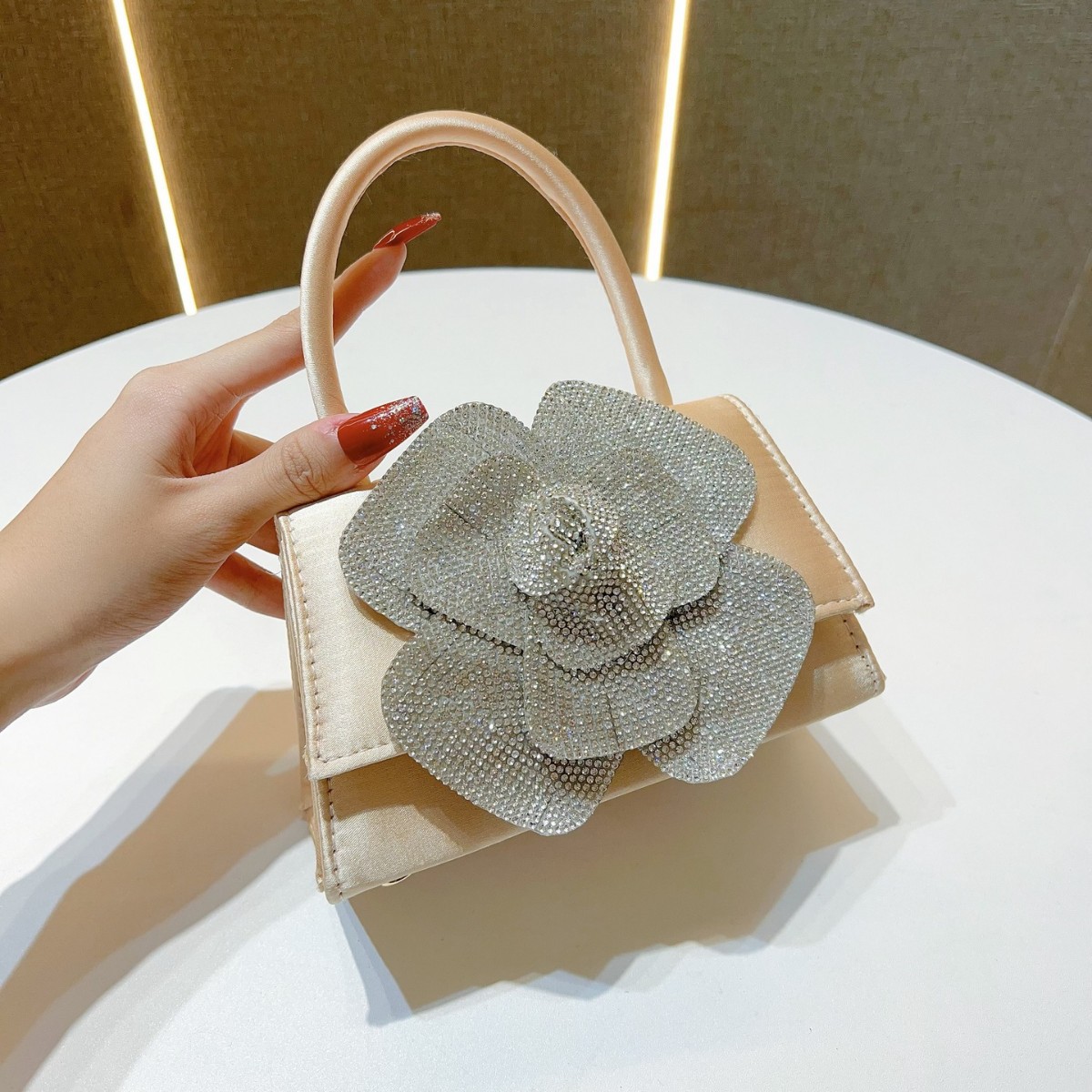 Luxury Bags News - 2025 nuevo bolso de mano de