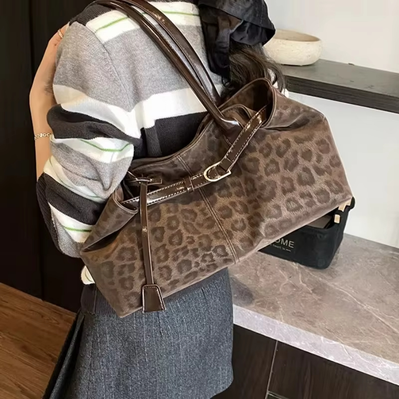 Luxury Bags 2026 Trends - Bandoleras de piel sintética de leopardo