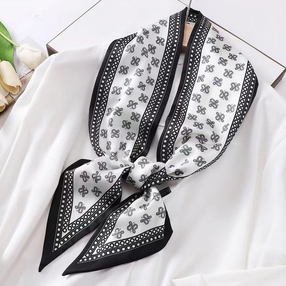 Pañuelo cuadrado de seda de lu - Luxury Bags For Summer reseña y precio