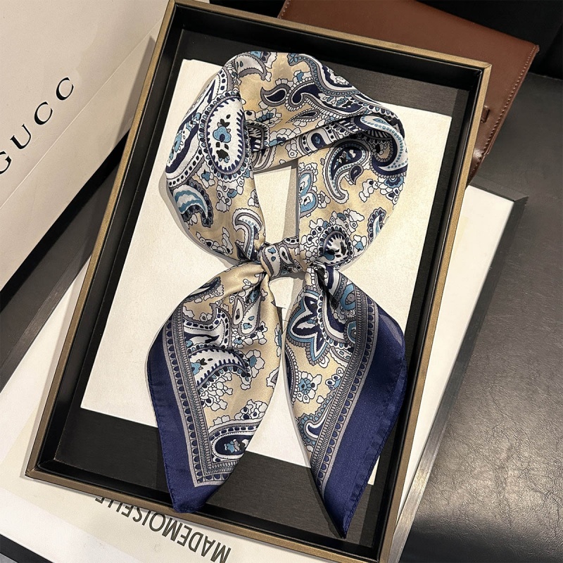 Pañuelo Cuadrado de Satén de L - Luxury Bags In China reseña y precio