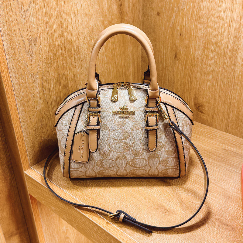 Bolso de Mano con Placa Metáli - Luxury Bags Logo reseña y precio