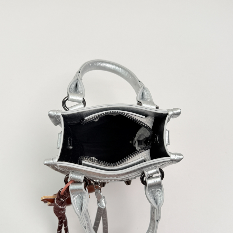 Nuevo Bolso de Mano Pequeño de - Luxury Bags 2026 Trends reseña y precio